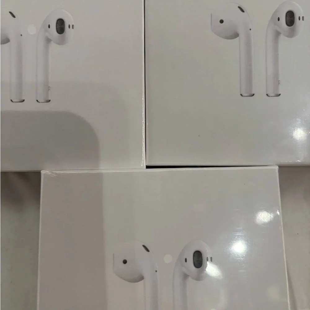 Apple White Wireless Earbuds, 2nd gen